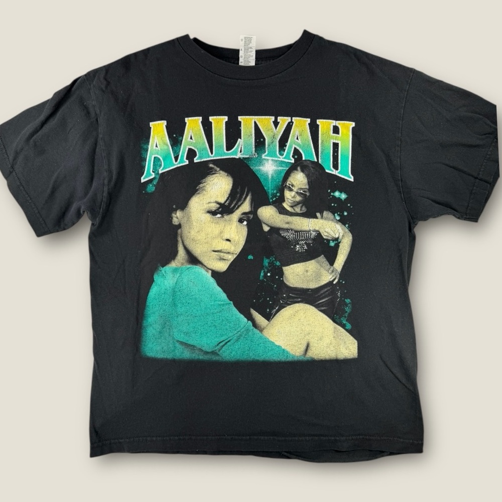 Aaliyah Women's Black Graphic‎ Tee